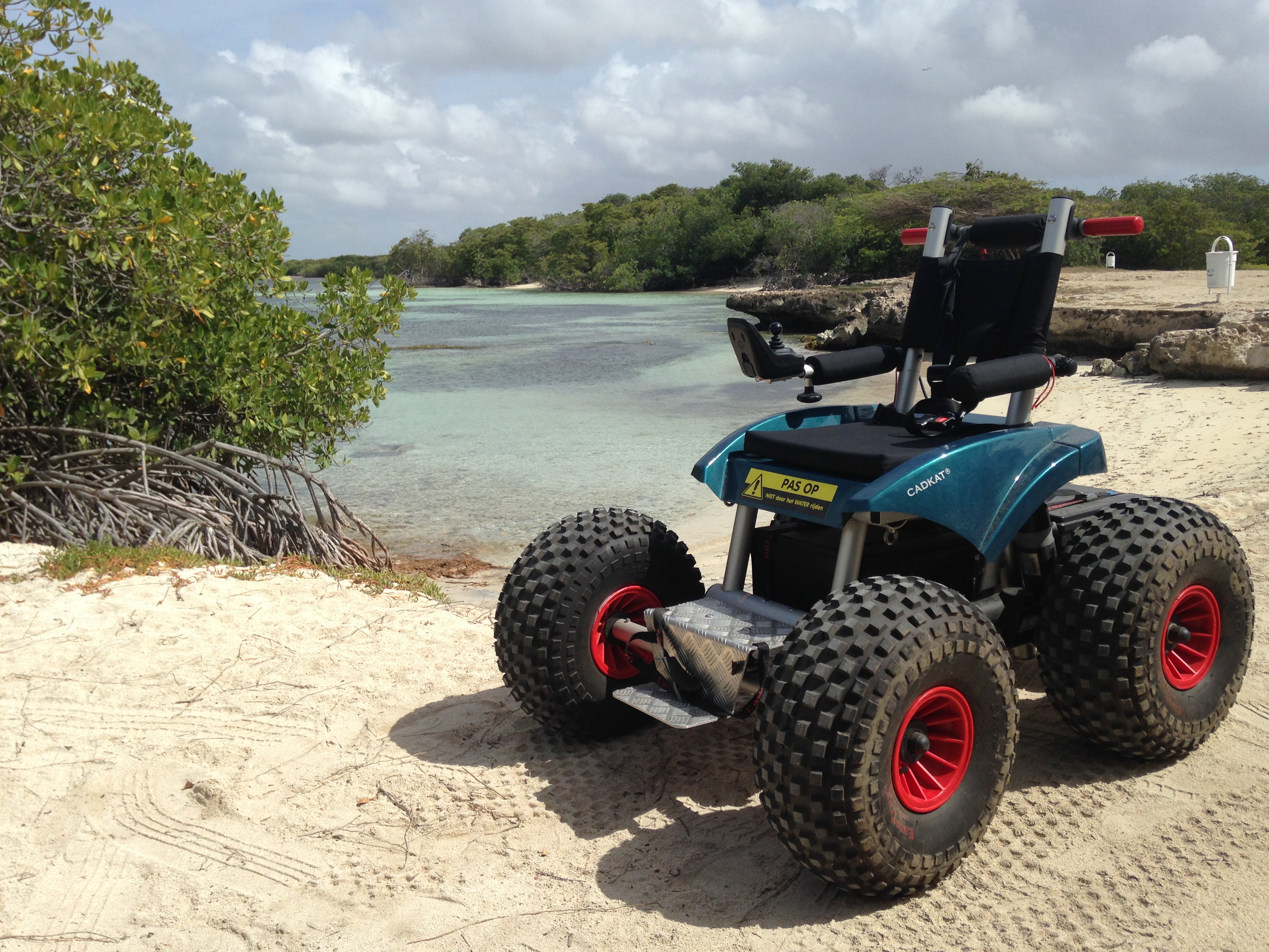 De-Bug rolstoelen voor strand