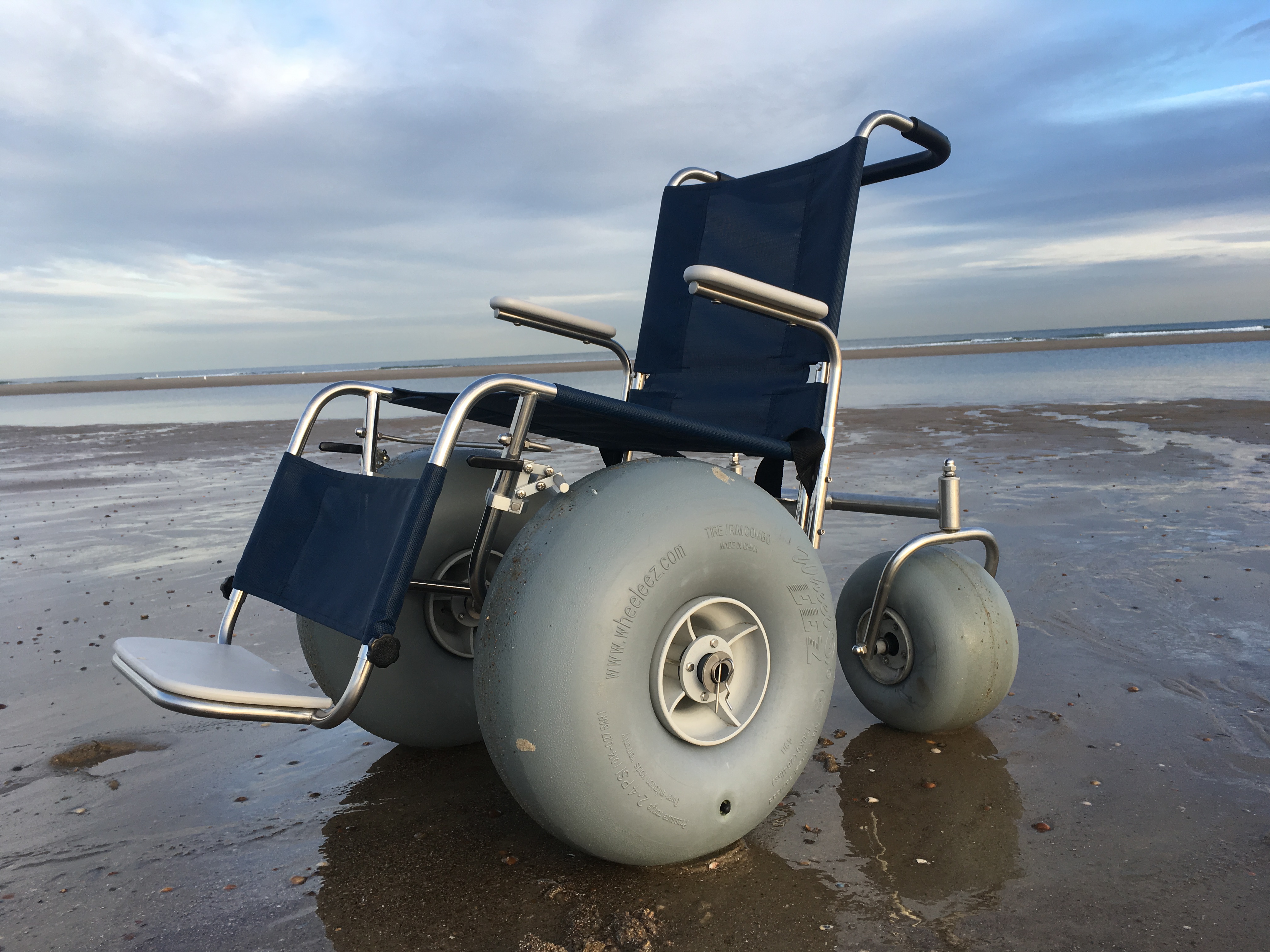 De-Bug strandrolstoel zij-aanzicht