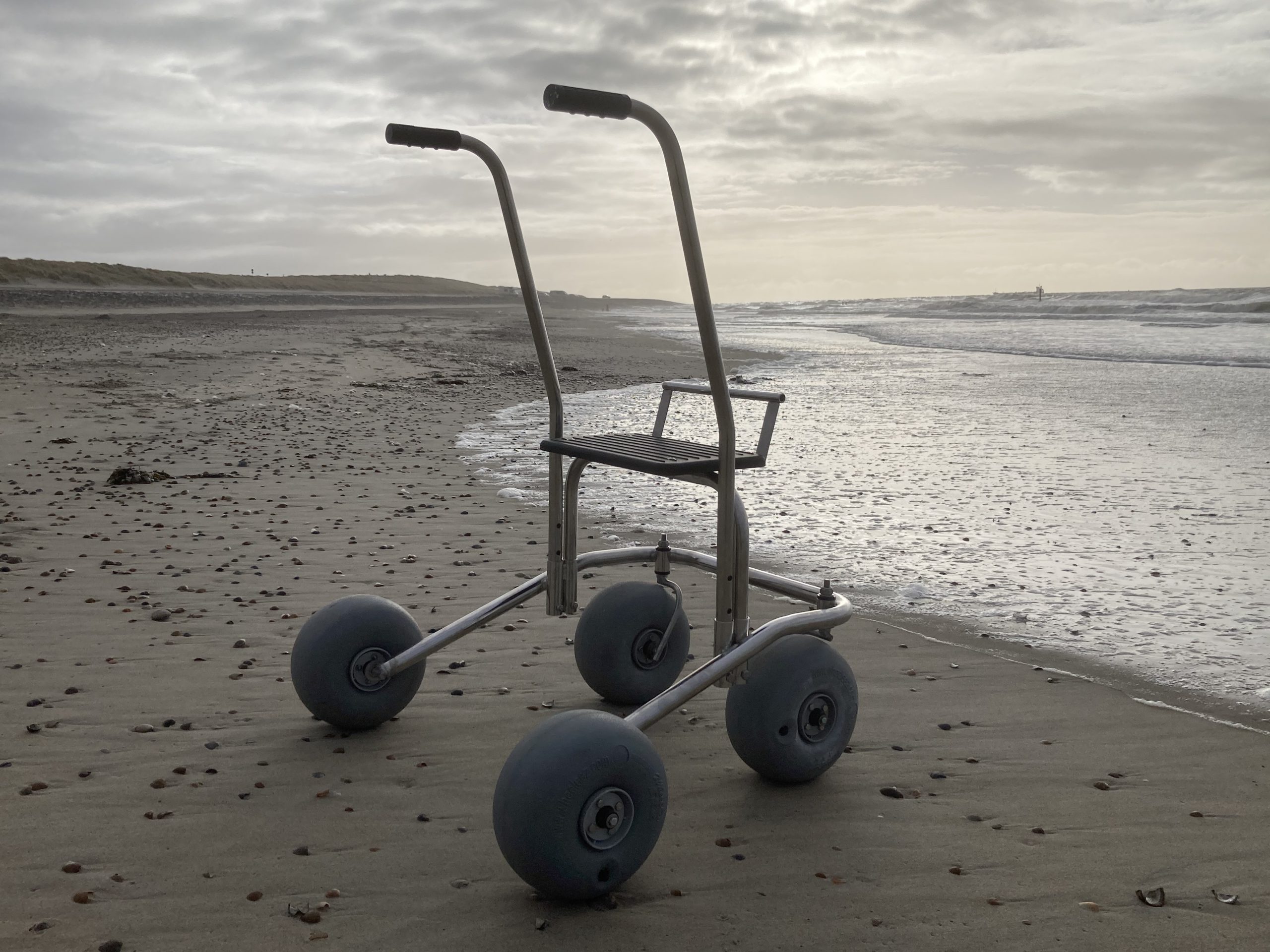 Off Road rollator aan zee