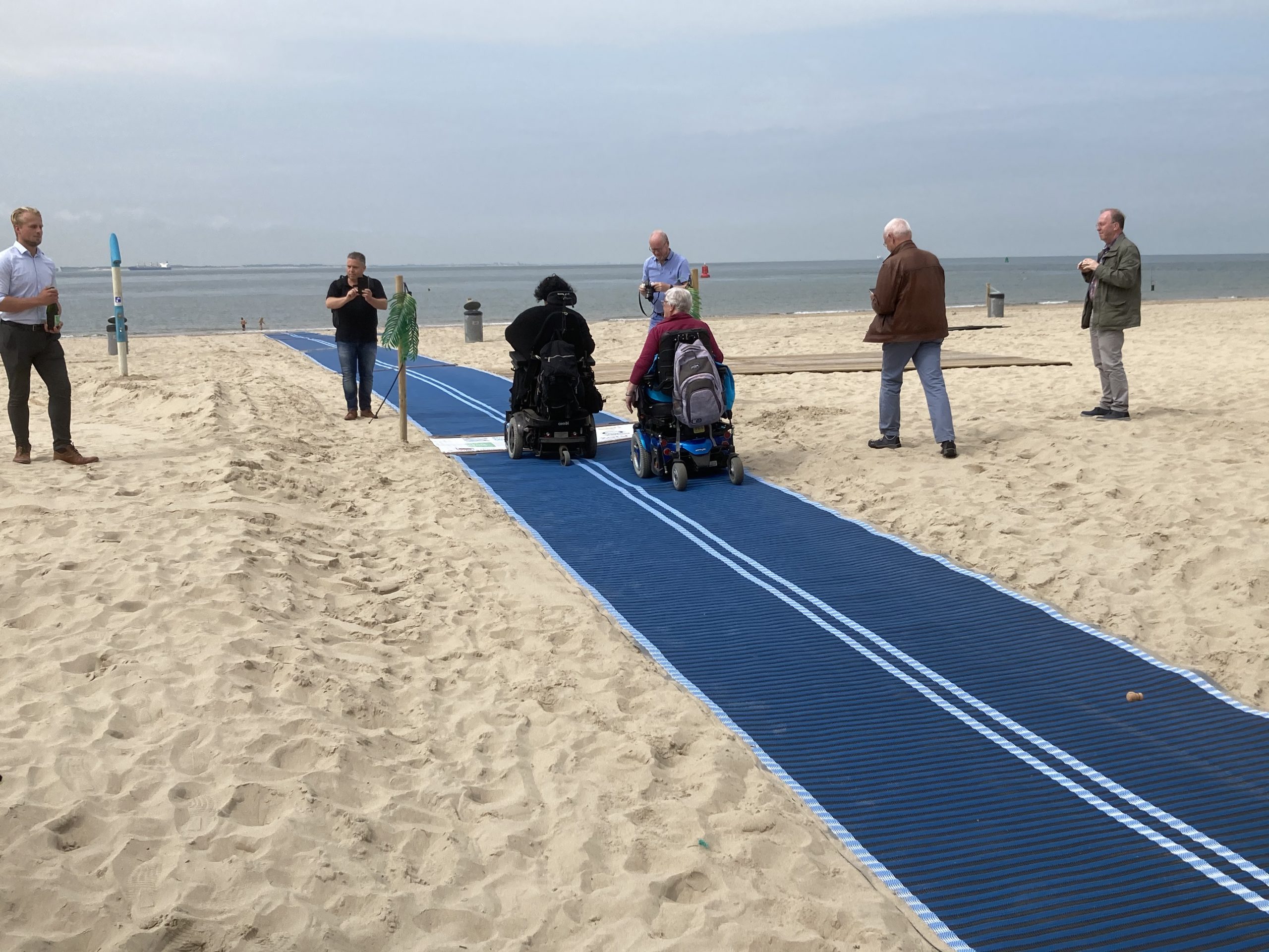 Samen het strand op met de Mobi-Mat, strand Vlissingen