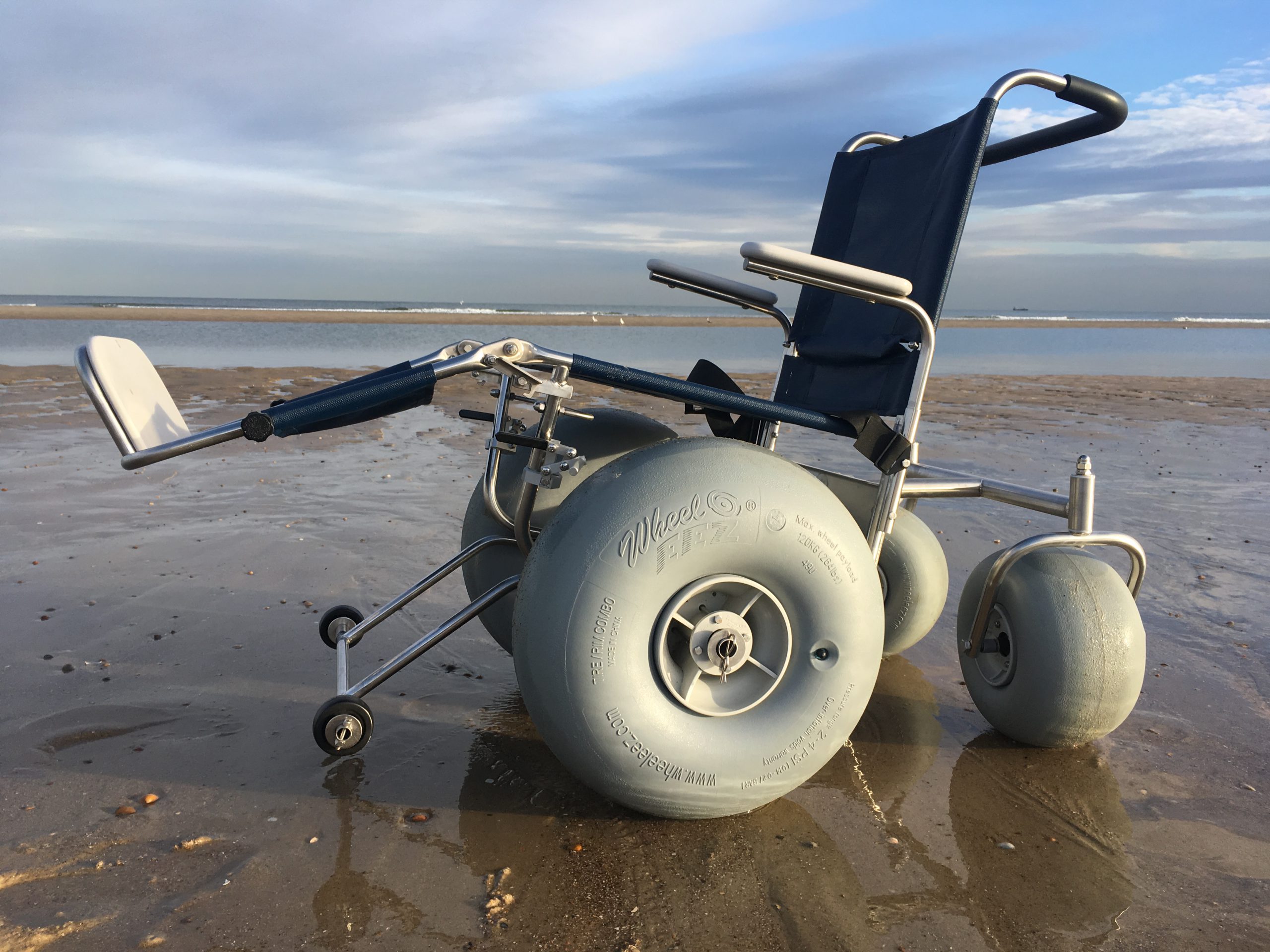 De-Bug rolstoelen voor strand